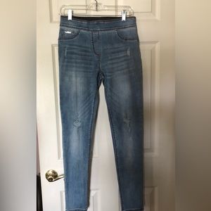 Skinny jeans, small amount of distressing, perfect condition